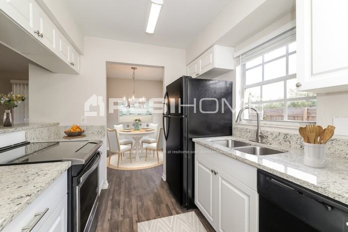 609 Fox Lake Dr - Photo 2 of 18