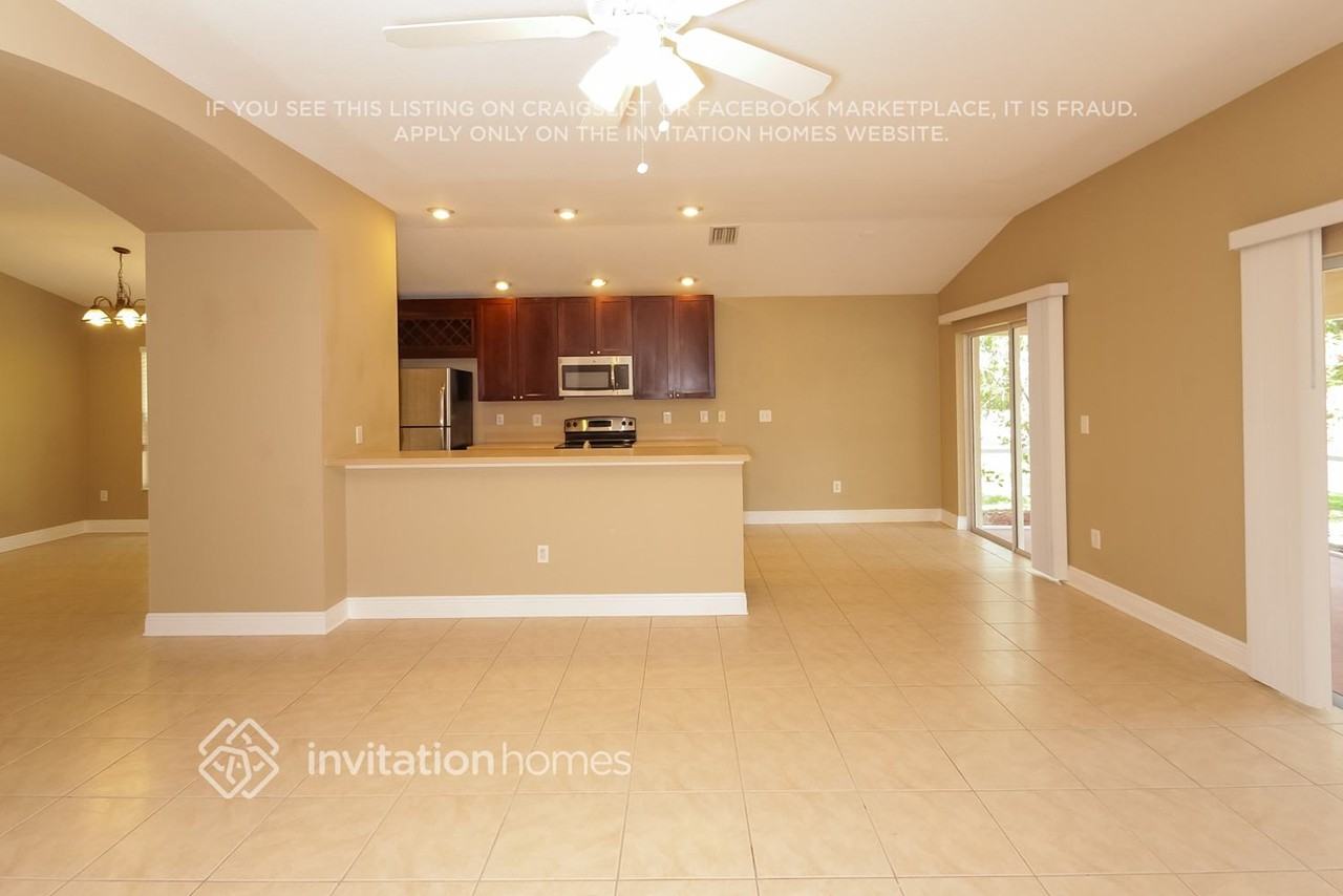 5268 Layton Dr - Photo 4 of 22