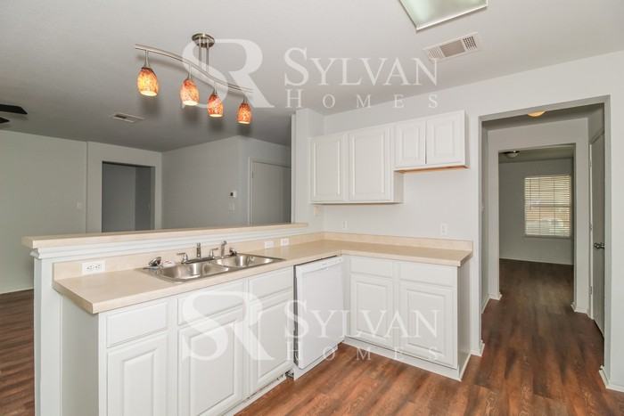 13604 Sierra Wind Ln - Photo 4 of 16