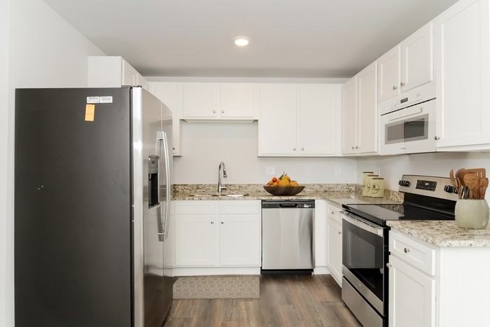 4441 Ben Hill Rd - Photo 2 of 17