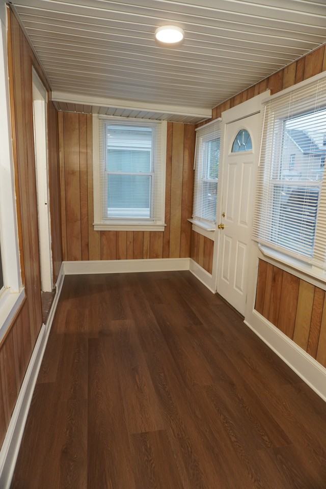 210 Center Street - Photo 4 of 37