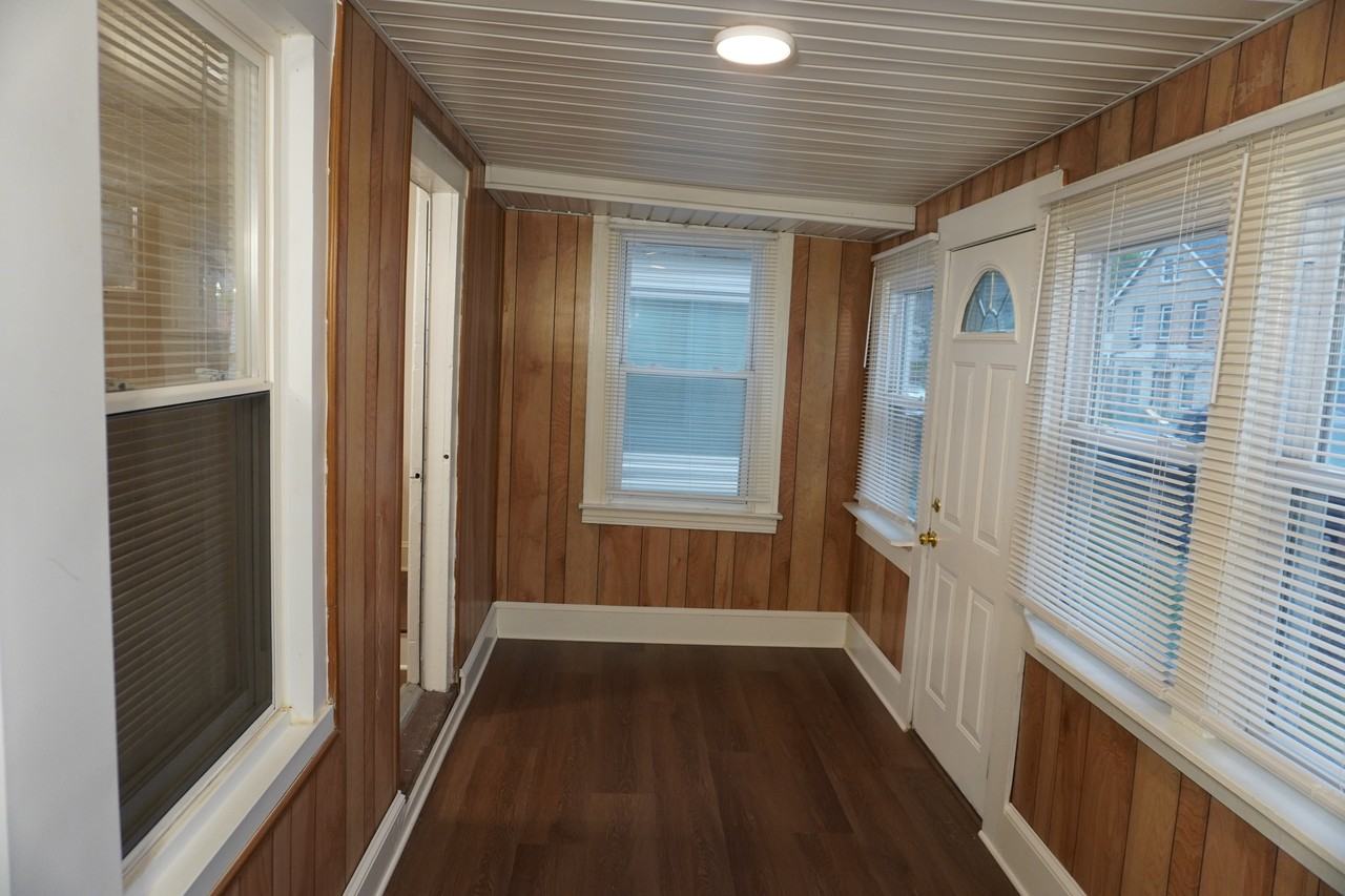 210 Center Street - Photo 5 of 37