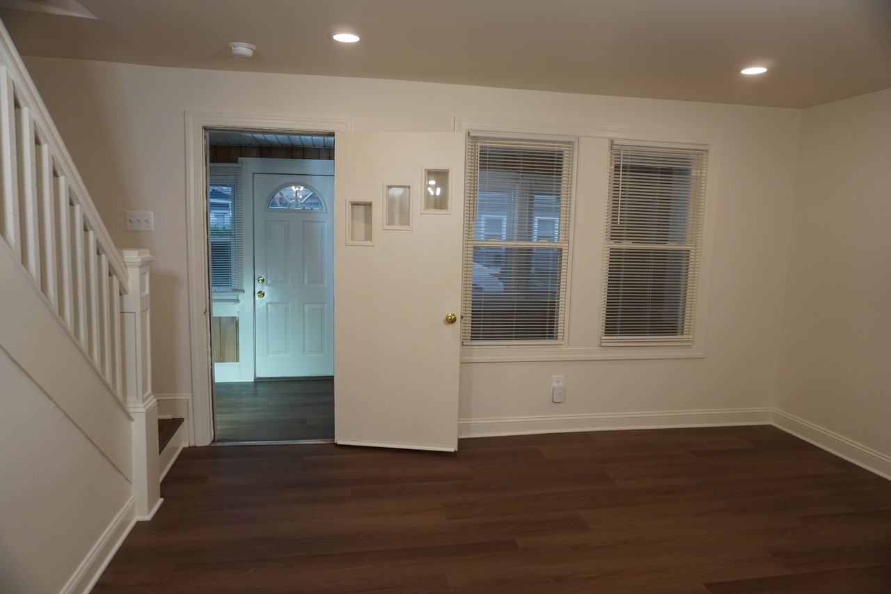 210 Center Street - Photo 7 of 37