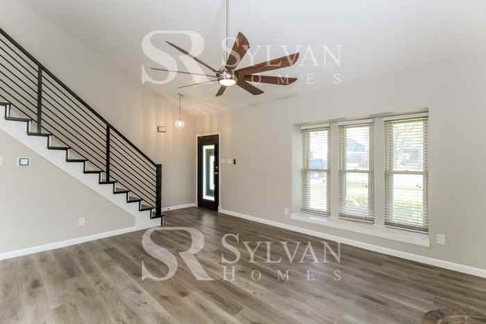 517 Yellowstone Dr - Photo 4 of 16