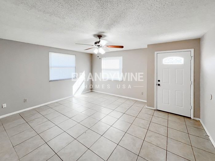 3026 Mangrove Avenue - Photo 3 of 32