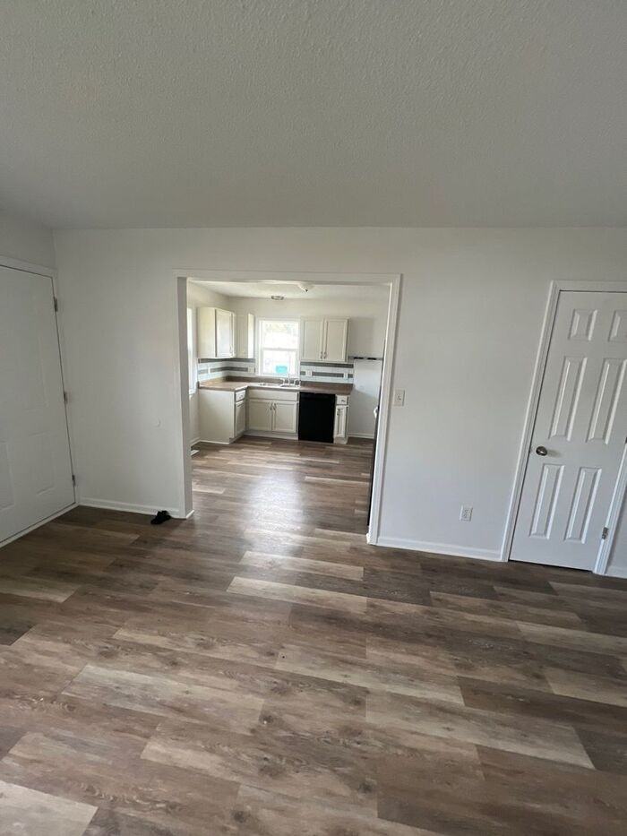 904 Randolph St - Photo 2 of 12