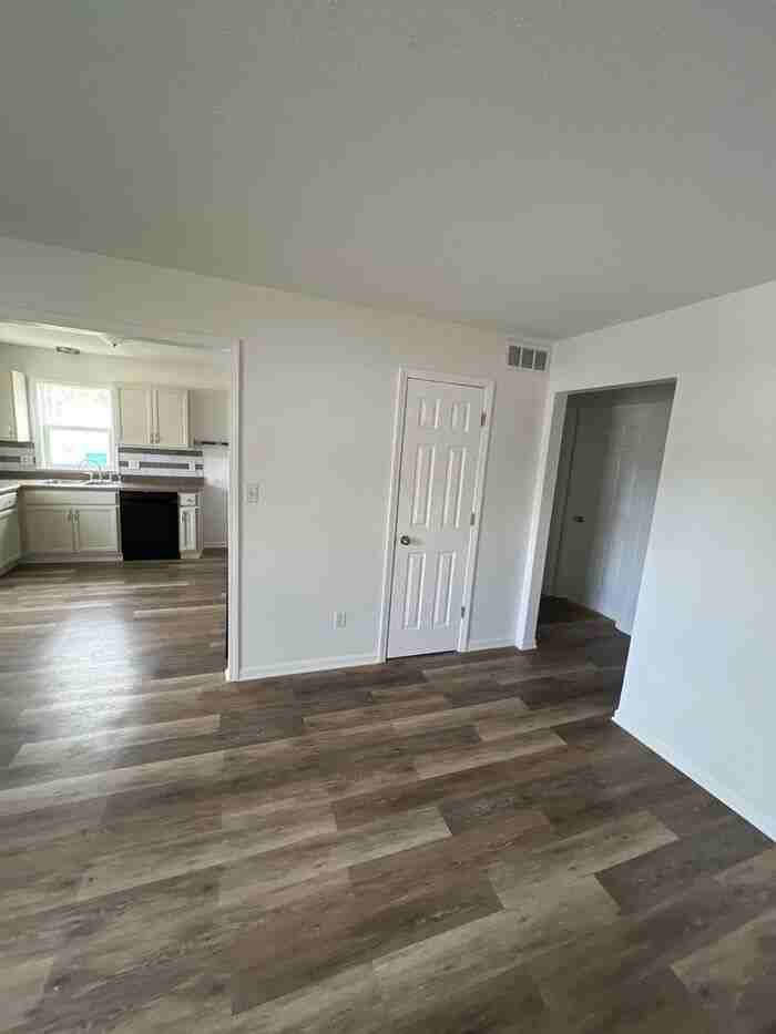 904 Randolph St - Photo 4 of 12