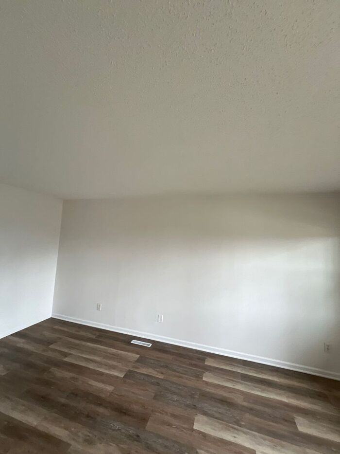 904 Randolph St - Photo 5 of 12