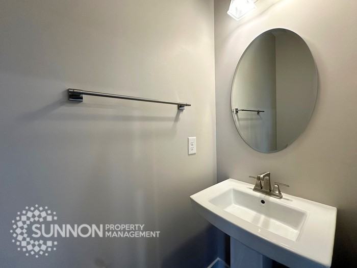 3607 S Tryon St - Photo 3 of 31