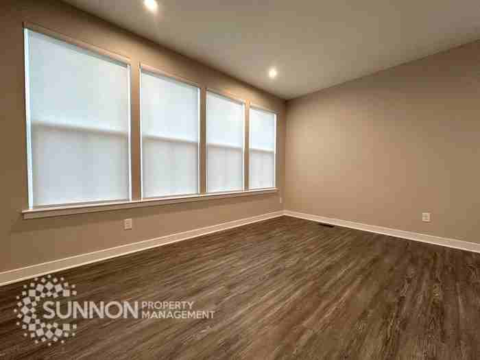 3607 S Tryon St - Photo 5 of 31