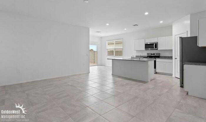 1361 W Hess Ave - Photo 2 of 22