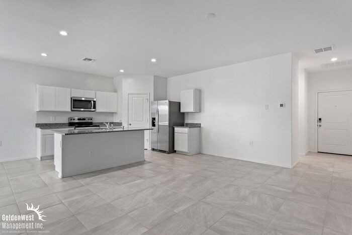 1361 W Hess Ave - Photo 3 of 22