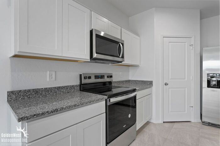 1361 W Hess Ave - Photo 6 of 22