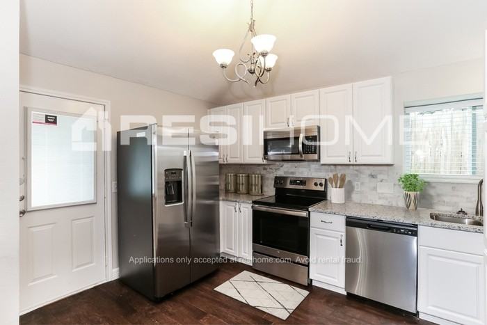 818 Ashmount Ln - Photo 2 of 20