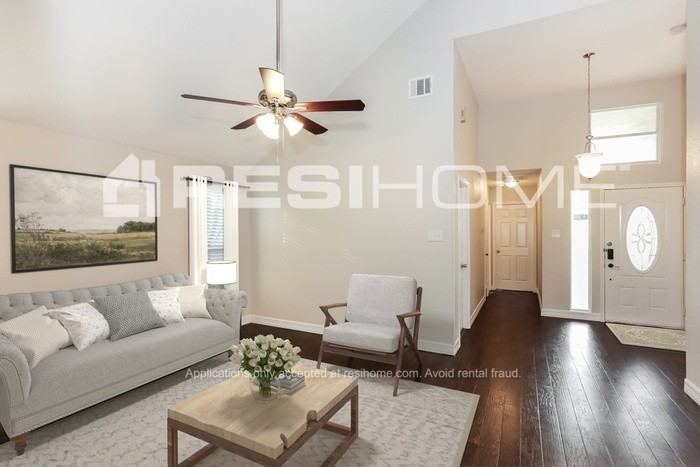 818 Ashmount Ln - Photo 6 of 20