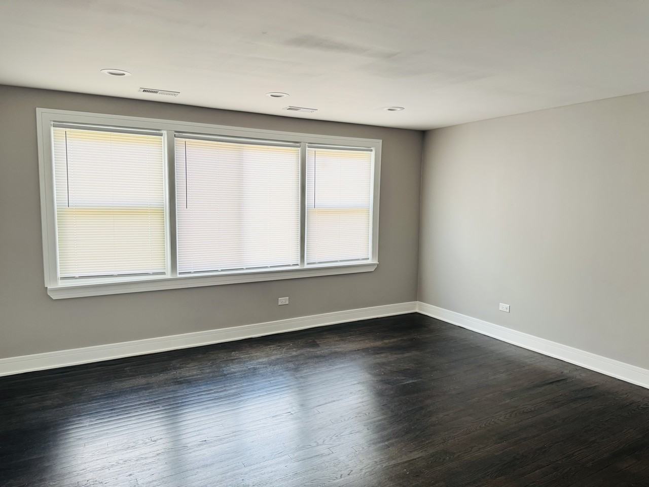 843 W 123rd St #V1 - Photo 2 of 6