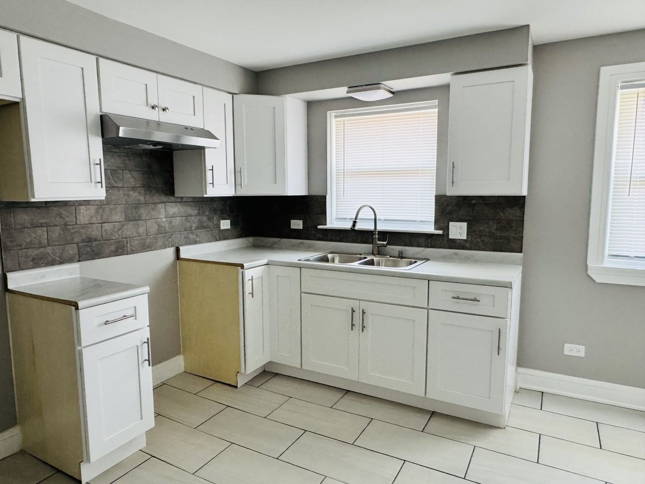 843 W 123rd St #V1 - Photo 3 of 6