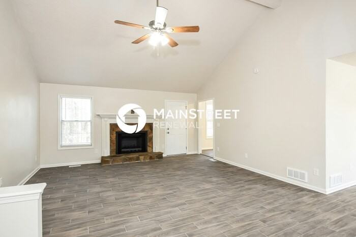 1445 Glynn Oaks Drive Southwest - Photo 4 of 20