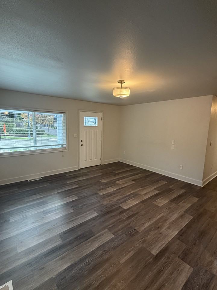 7511 37th St W #NA - Photo 4 of 22