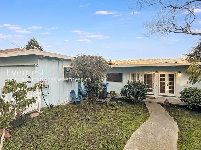 537 Madison St - Photo 2 of 32