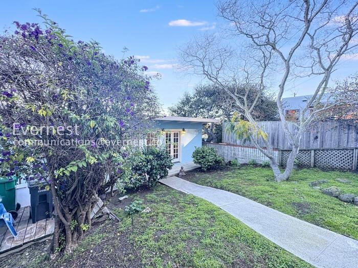 537 Madison St - Photo 4 of 32