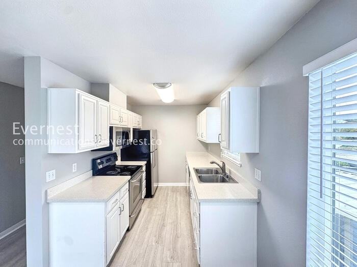 12 Lakeshore Ct - Photo 3 of 19