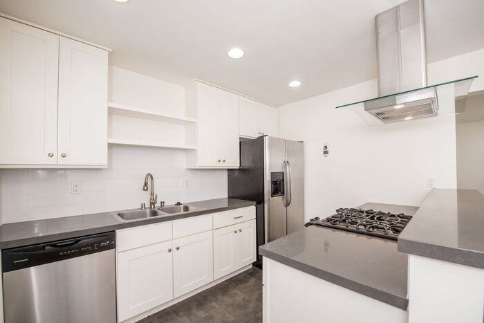 180 Rochester St #A - Photo 3 of 22