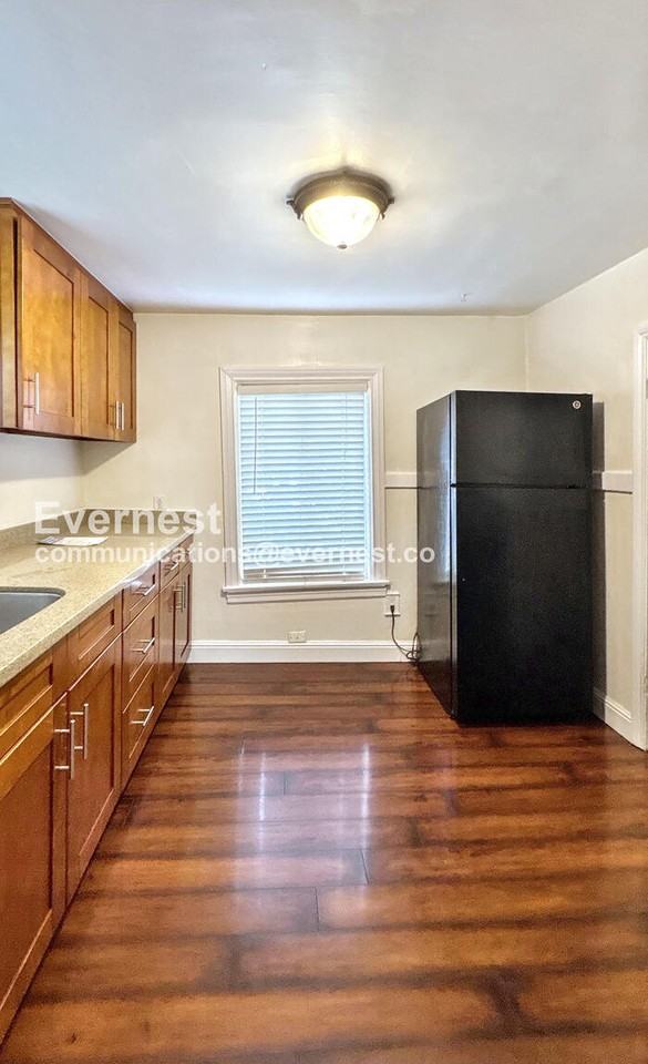 605 E Santa Inez Ave - Photo 7 of 46