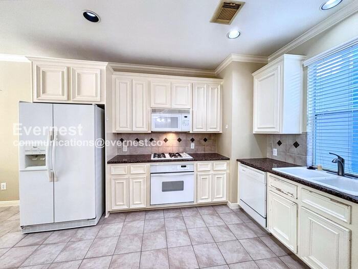 2244 La Branch St - Photo 7 of 38