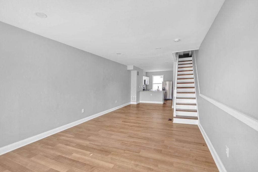 1802 E 29th St - Photo 4 of 11