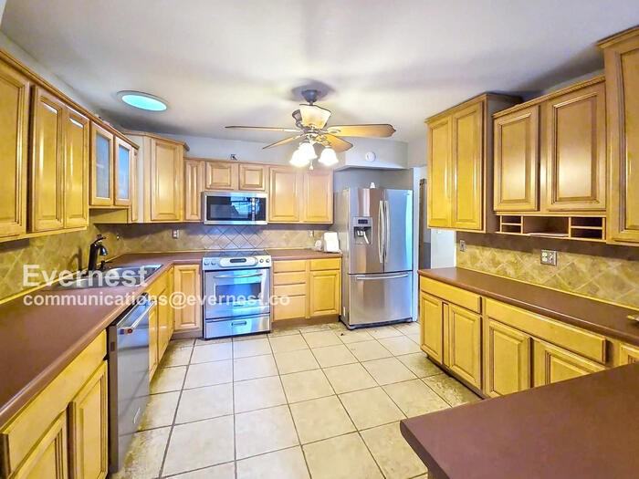 1609 W 26th St - Photo 2 of 31