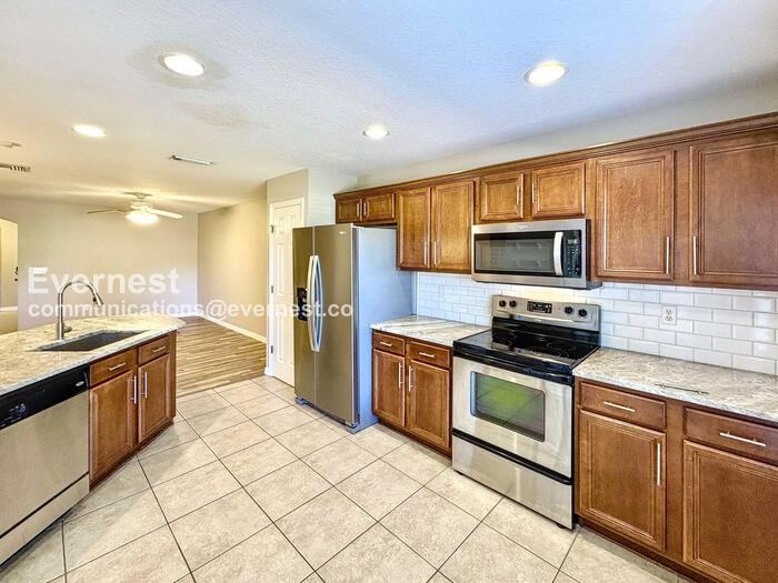 2429 Hibiscus Bay Ln - Photo 3 of 22