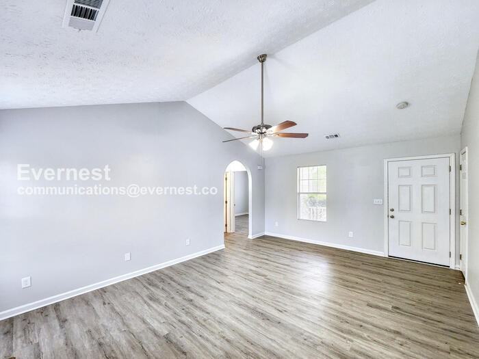 707 Cloverdale Drive - Photo 3 of 26