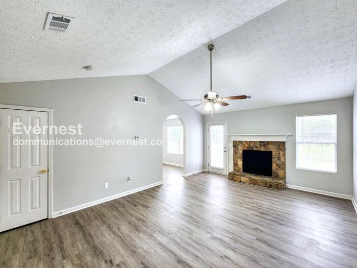 707 Cloverdale Drive - Photo 4 of 26