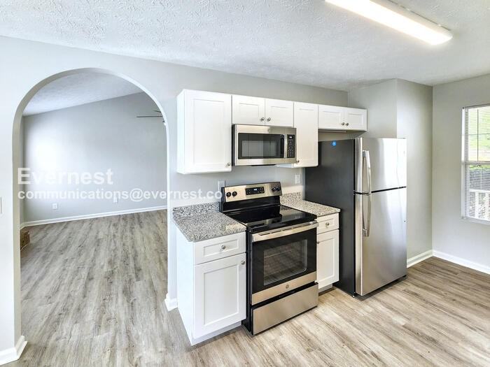 707 Cloverdale Drive - Photo 6 of 26