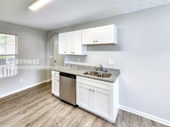 707 Cloverdale Drive - Photo 7 of 26