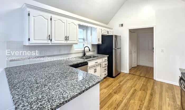 928 Se 12th Ter - Photo 4 of 35