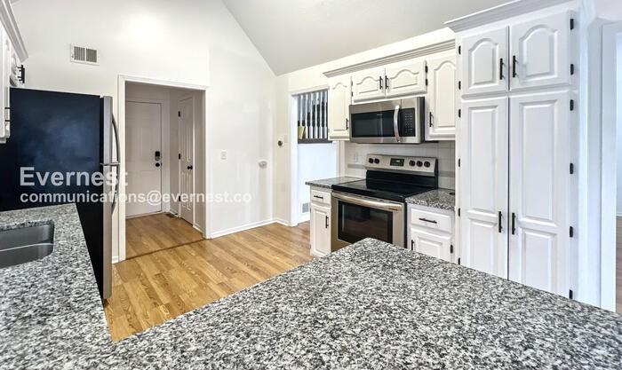 928 Se 12th Ter - Photo 5 of 35