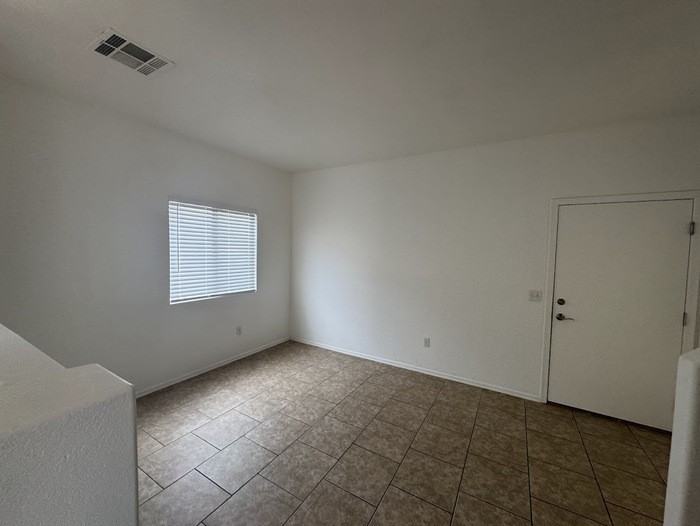 4060 E Melinda Ln - Photo 7 of 19