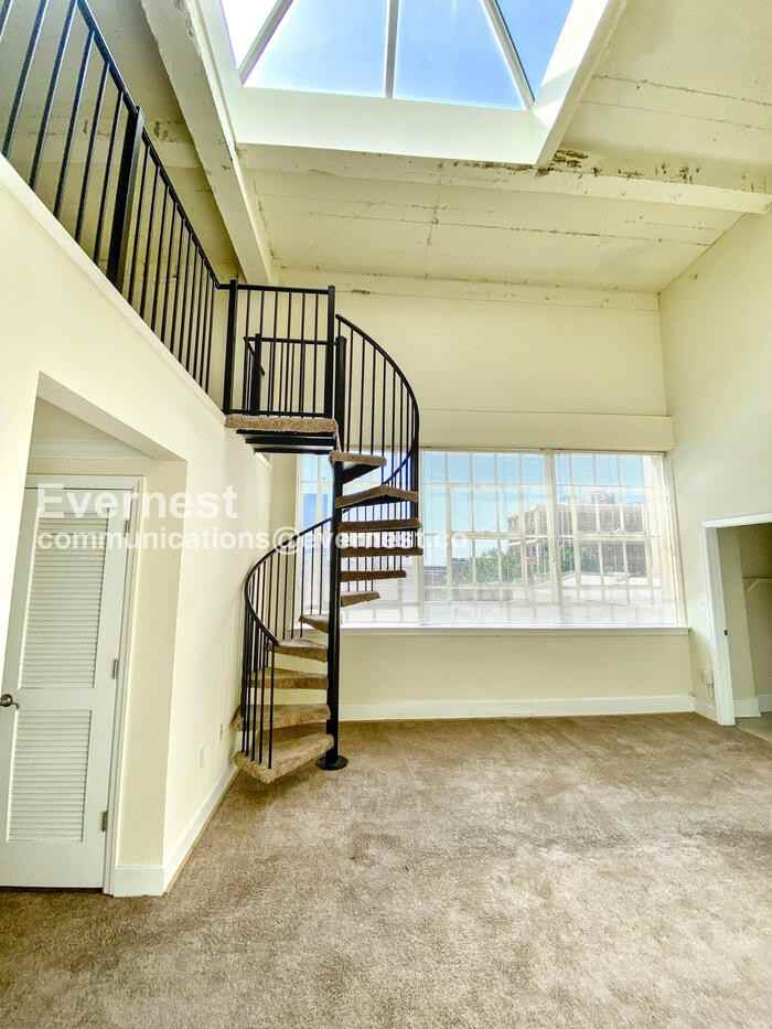 525 E Grace St #401 - Photo 4 of 15