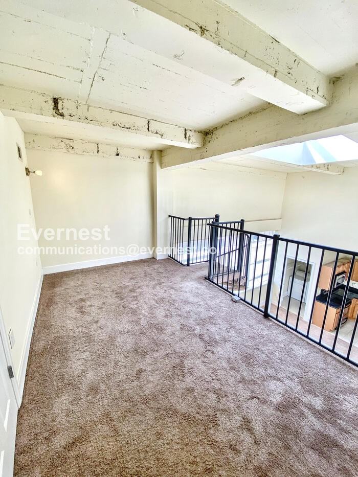 525 E Grace St #401 - Photo 6 of 15