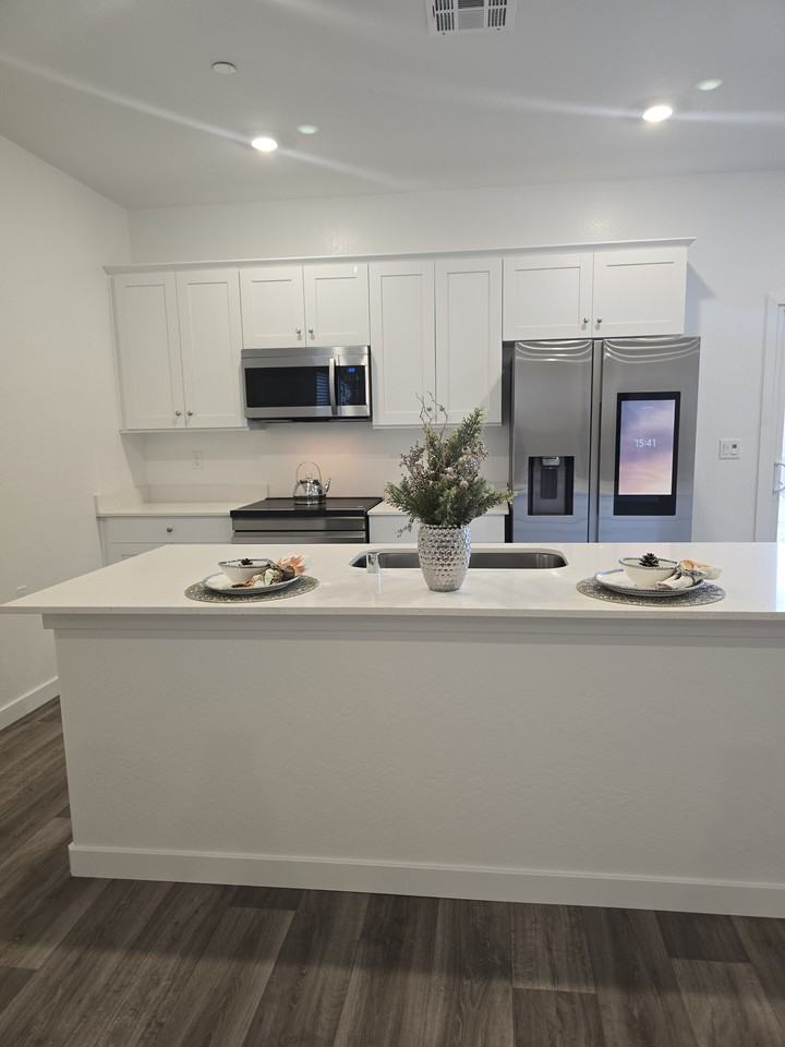 2632 W Cambridge St #NA - Photo 2 of 15