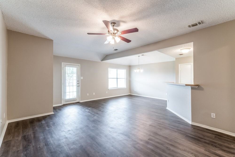 1433 Spicewood Dr - Photo 3 of 16