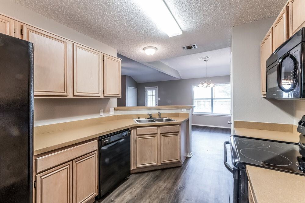 1433 Spicewood Dr - Photo 6 of 16