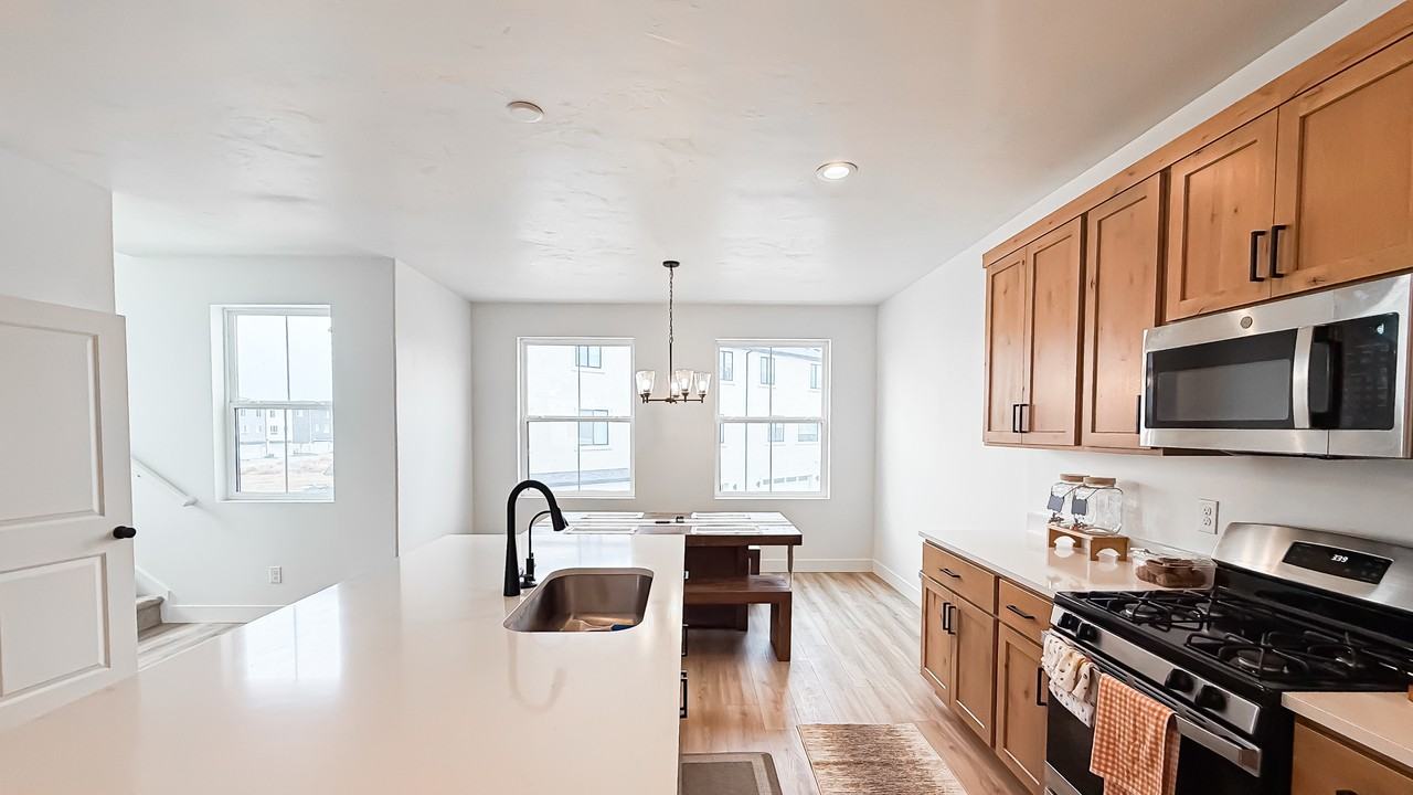 888 Ws - Photo 5 of 10