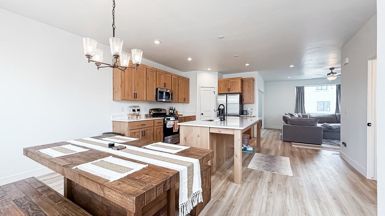 888 Ws - Photo 6 of 10