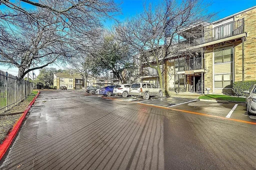 8109 Skillman St - Photo 3 of 43