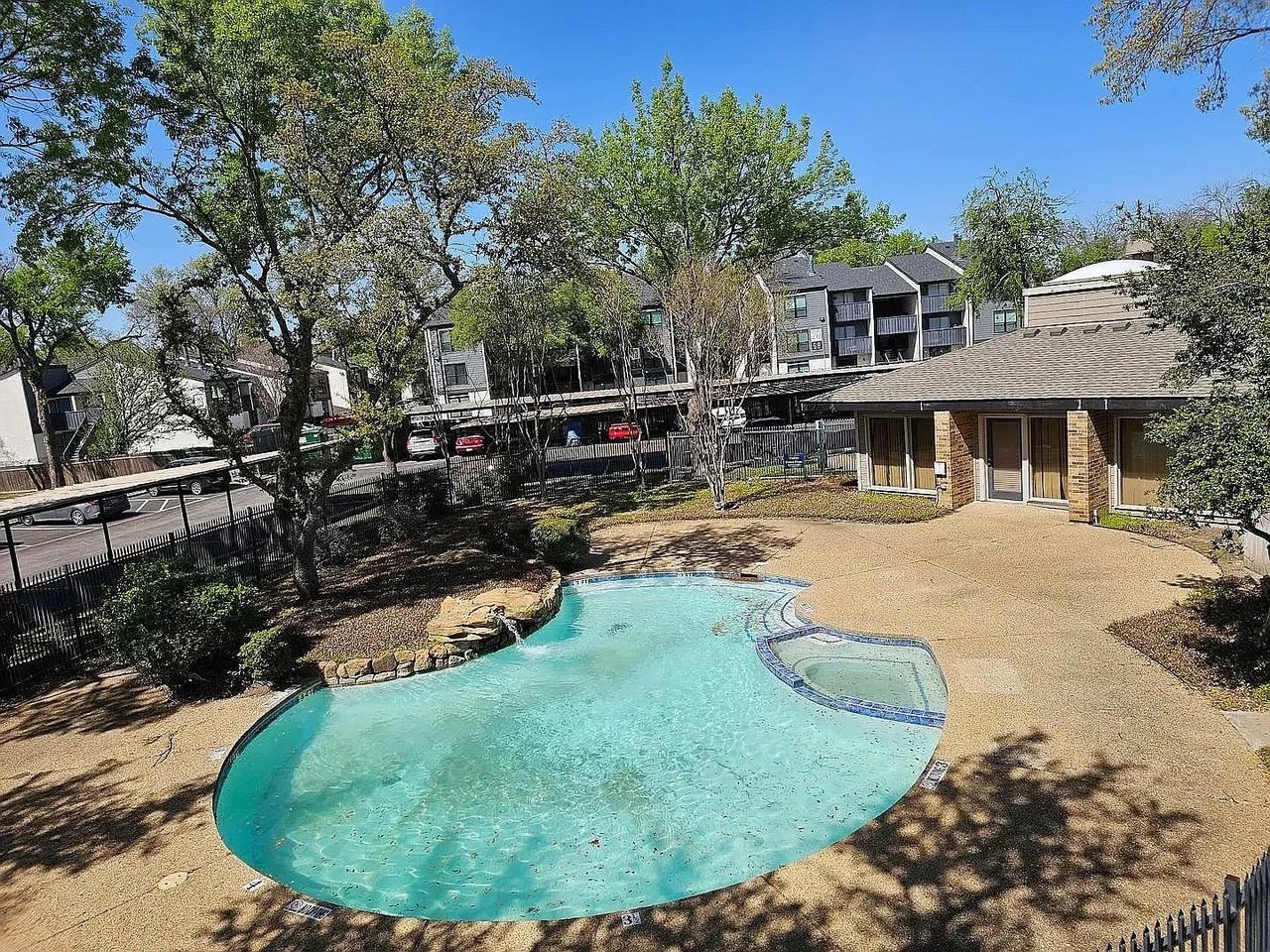 8109 Skillman St - Photo 5 of 43