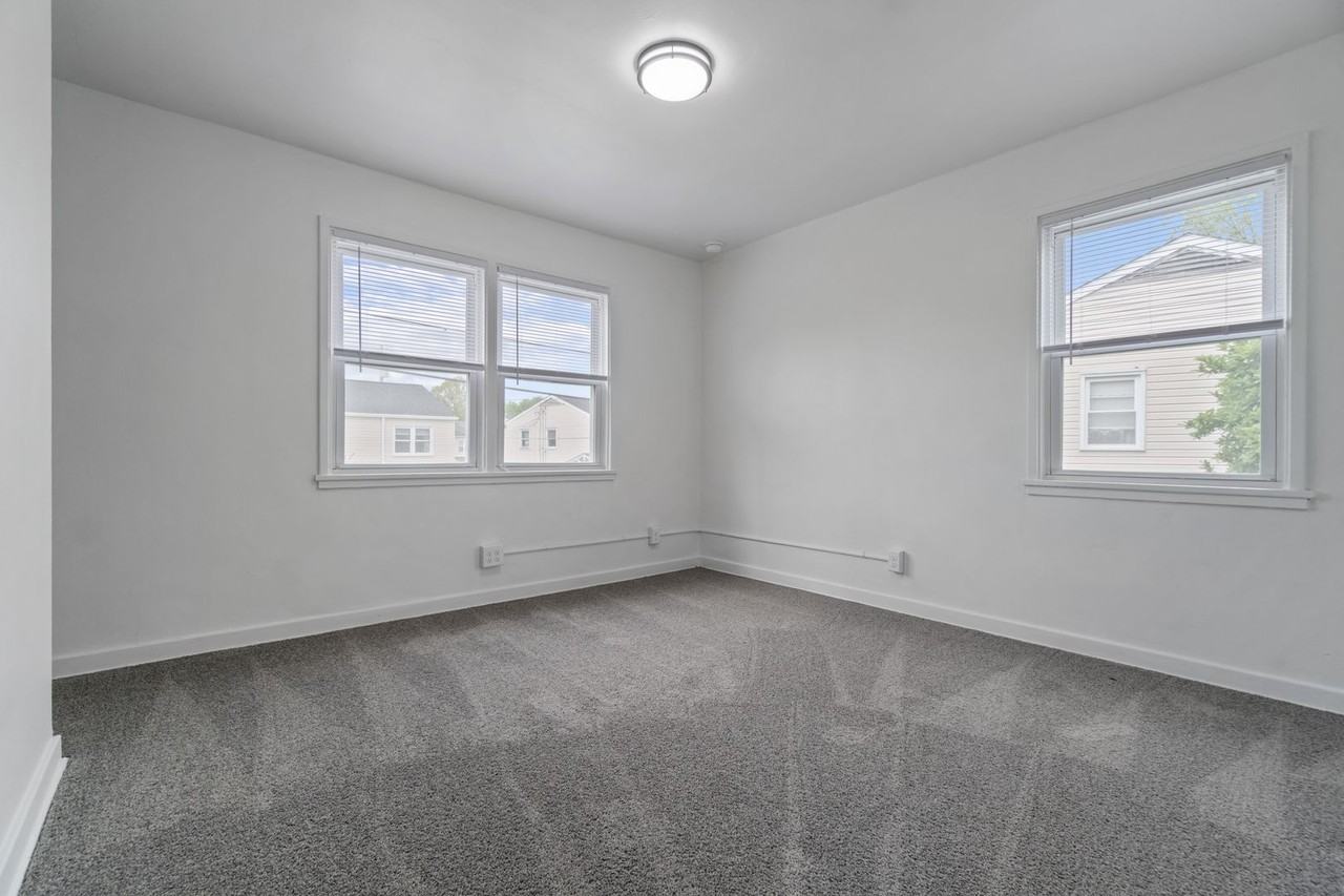 19 Midland Heights Circle - Photo 2 of 26