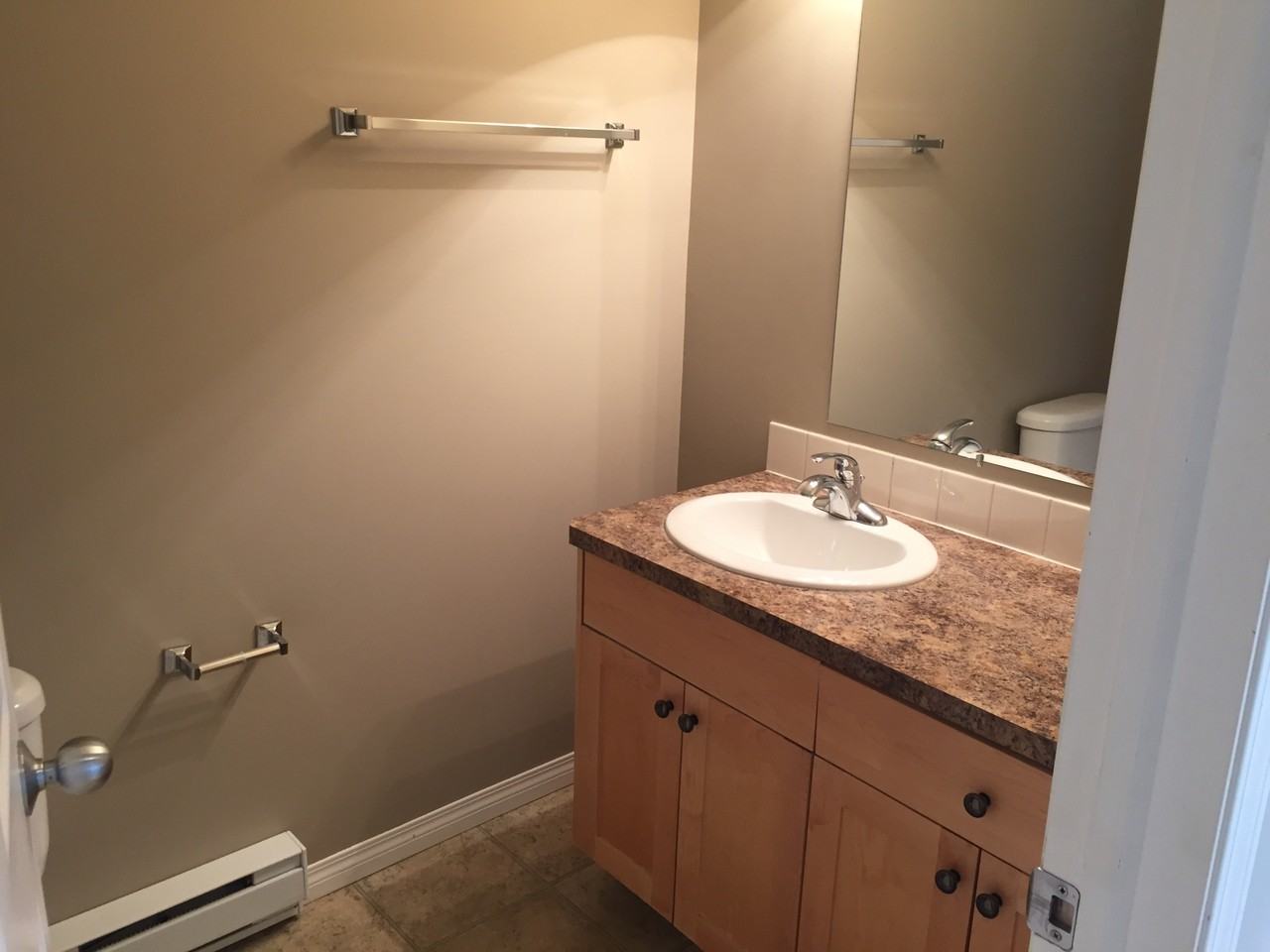 9137 96a Street #4 - Photo 4 of 13